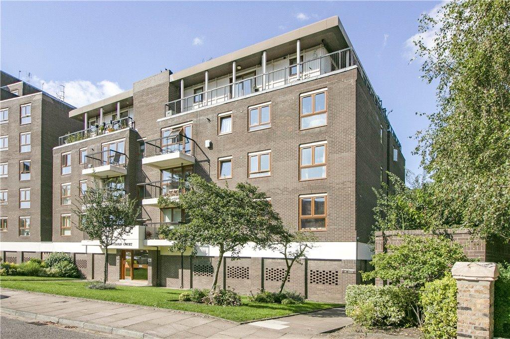 Warwick Drive, Putney, SW15 1 bed apartment £1,300 pcm (£300 pw)