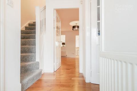 44 Strachur Crescent, Glasgow, G22 6RE