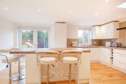 44 Strachur Crescent, Glasgow, G22 6RE