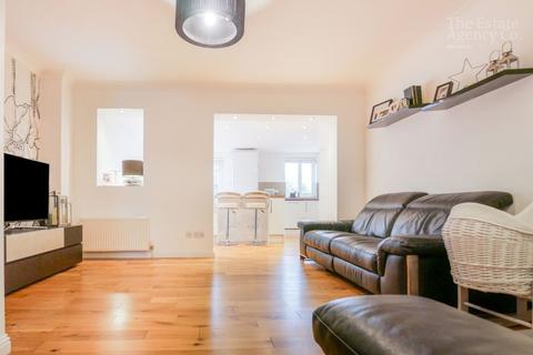 44 Strachur Crescent, Glasgow, G22 6RE