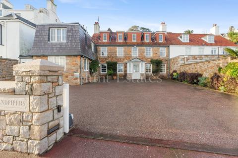 4 bedroom terraced house to rent, Le Boulevard, St Brelade, Jersey. JE3 8AB