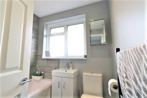 44 Benenden Road, Wainscott, Rochester, ME2 4NX