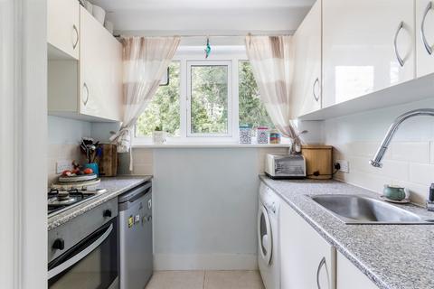188 Runnymede, London, SW19 2RG