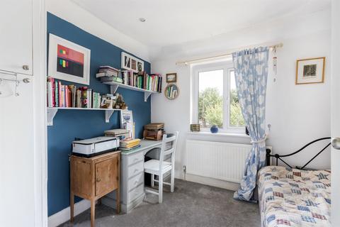 188 Runnymede, London, SW19 2RG