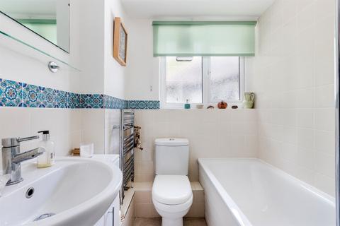188 Runnymede, London, SW19 2RG