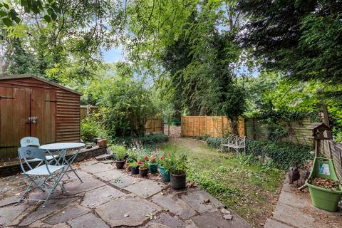 188 Runnymede, London, SW19 2RG