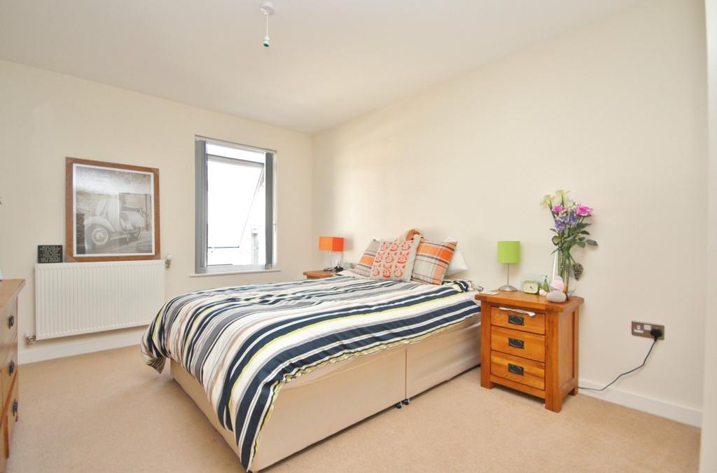 Bedroom 1 (Main)