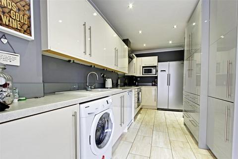 16 Collynson Close, Willerby, Hull, HU10 6AS