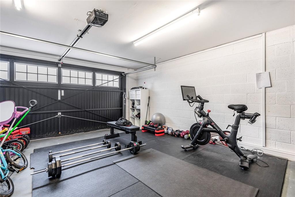 Garage / Gym