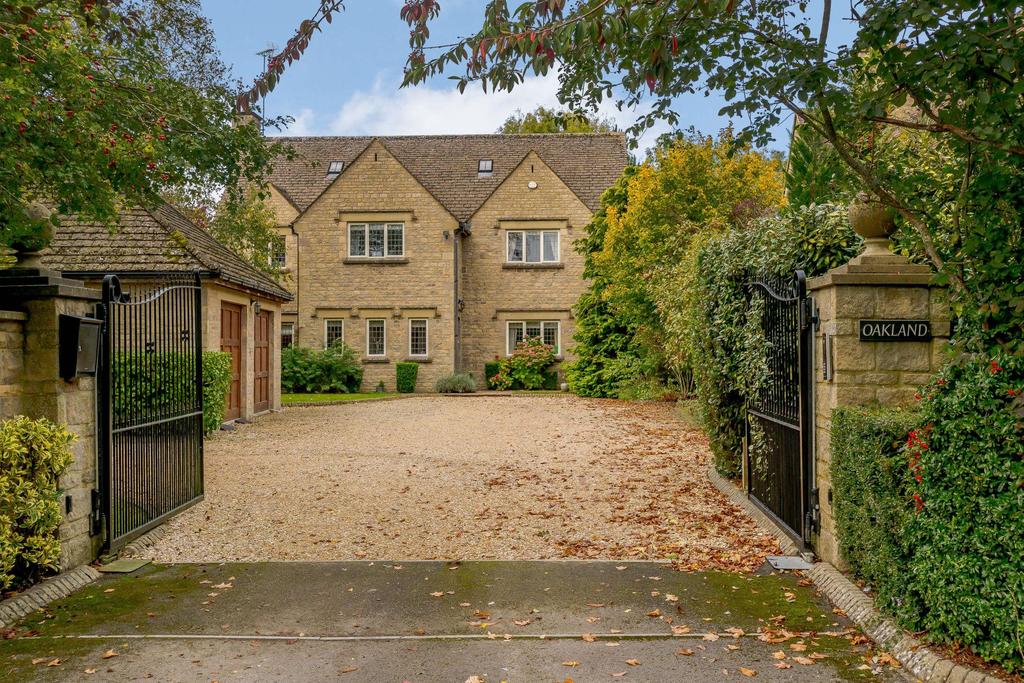 Somerford Road, Cirencester, Gloucestershire, GL7 6 bed detached house