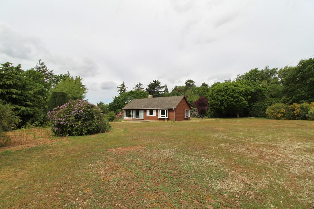 Bromeswell, Nr Woodbridge, Suffolk 3 bed detached bungalow £525,000