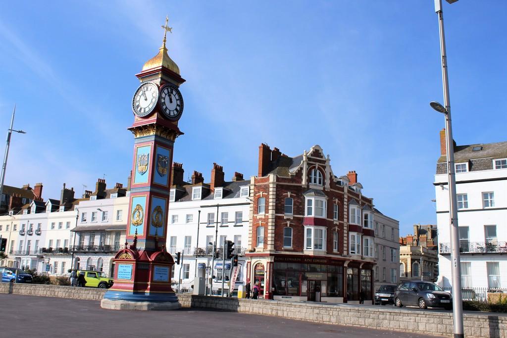 Jubilee Clock With Mayfair