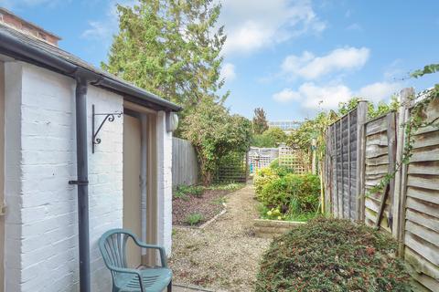 25 Shottery Road, Stratford-upon-avon, CV37 9QA