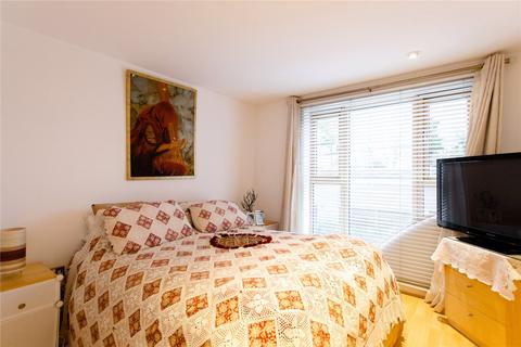 1 bedroom flat to rent, Newton Place, London