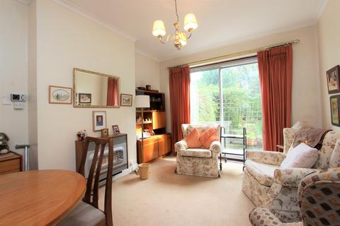 18 Garden Close, Banstead, SM7 2QB