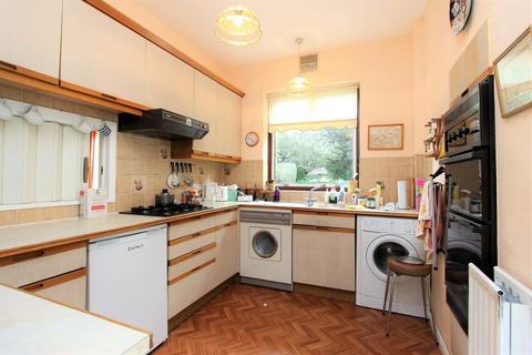 18 Garden Close, Banstead, SM7 2QB