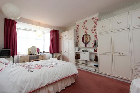 18 Garden Close, Banstead, SM7 2QB