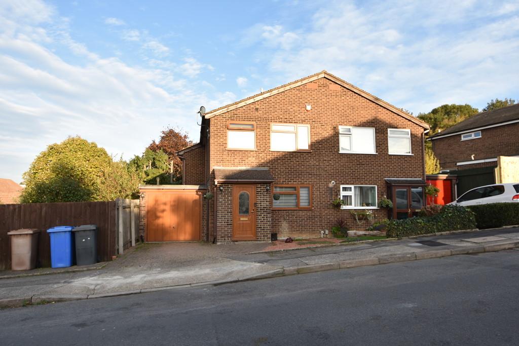 Silverdale Close, Ipswich, IP1 4JF 3 bed semidetached house £225,000