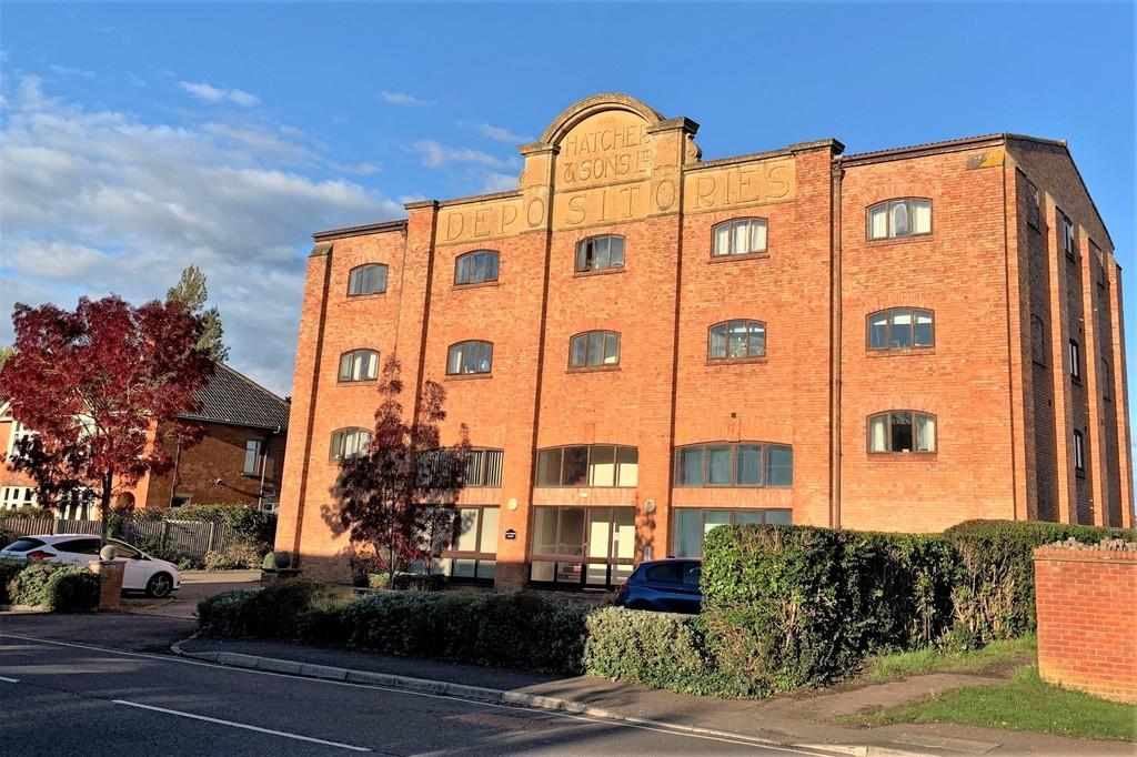 Kingston Road, Taunton 1 bed penthouse £675 pcm (£156 pw)
