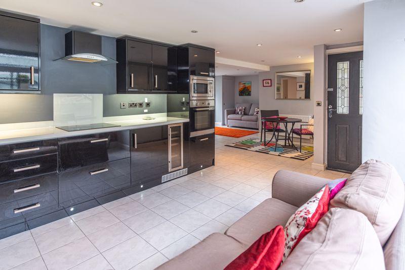 Wightwick Court, Wightwick, Wolverhampton 1 bed apartment £125,000