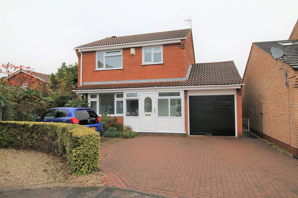 Cheltenham Close, Bedworth 3 bed detached house £255,000