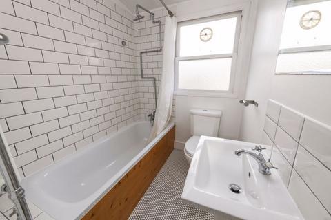 54c Battersea Park Road, London, SW11 4JP