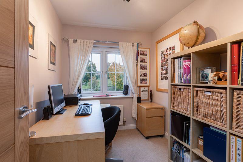 Bedroom 5/Study