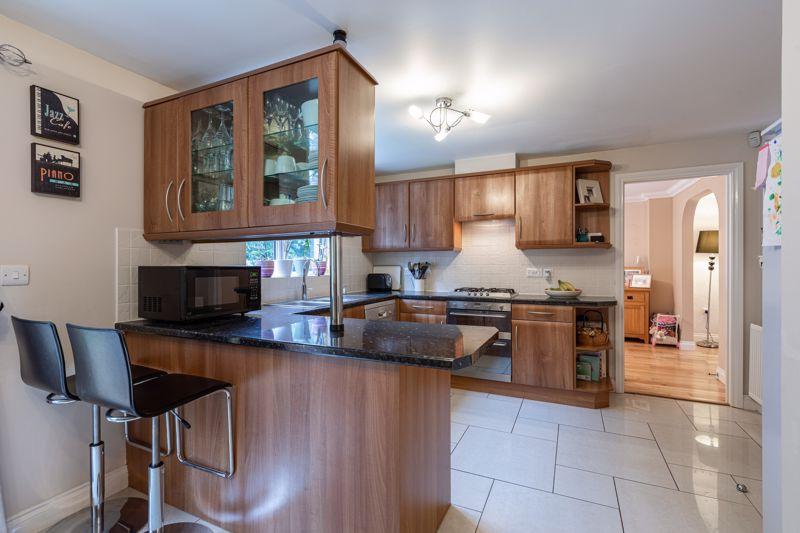 Kitchen &amp; Breakfast