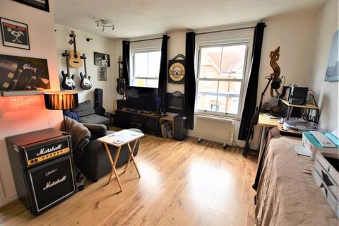 Flat 5, Victoria House Albert Road, Old Windsor, Windsor, SL4 2PZ