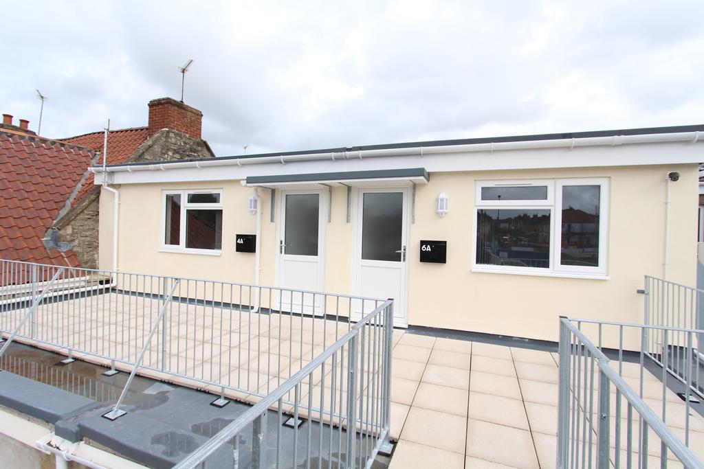 Temple Street, Keynsham, Bristol, BS31 1EG 2 bed flat £925 pcm (£213 pw)