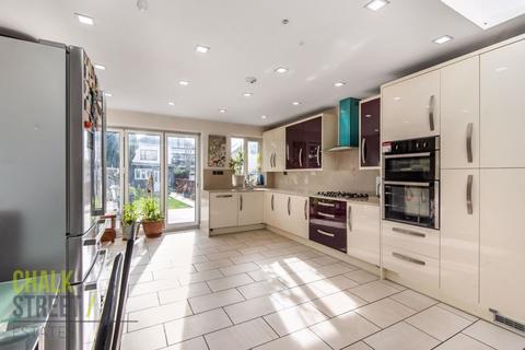 38 Macdonald Avenue, Hornchurch, RM11 2NE