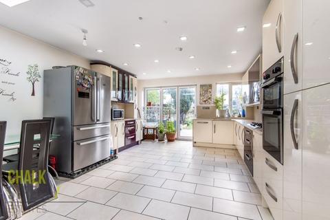 38 Macdonald Avenue, Hornchurch, RM11 2NE