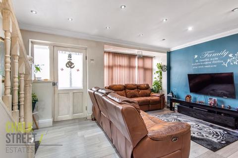 38 Macdonald Avenue, Hornchurch, RM11 2NE