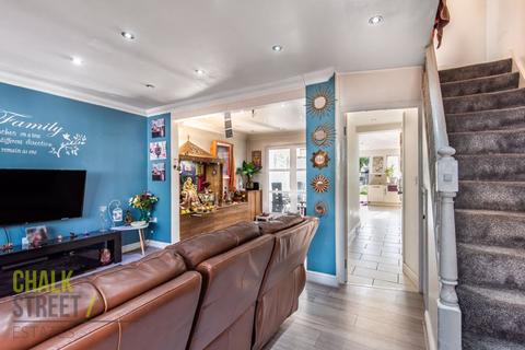 38 Macdonald Avenue, Hornchurch, RM11 2NE