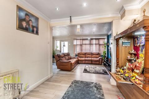 38 Macdonald Avenue, Hornchurch, RM11 2NE