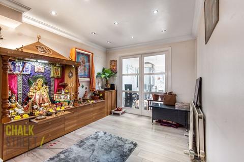 38 Macdonald Avenue, Hornchurch, RM11 2NE