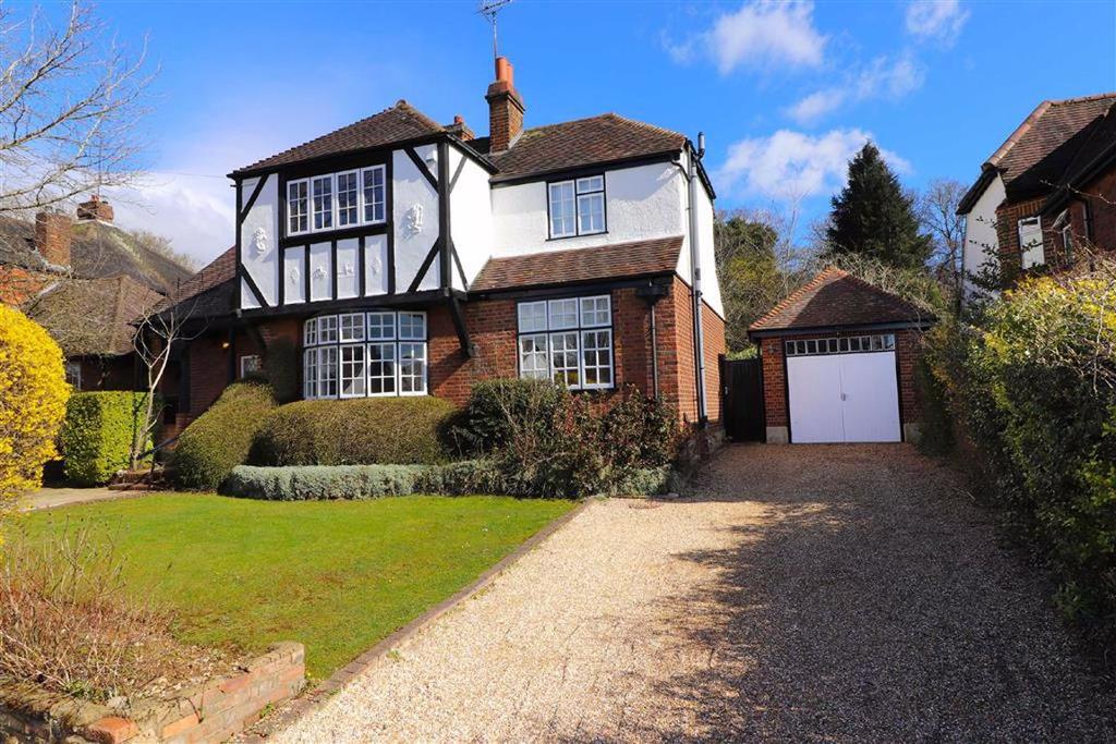 Bowers Way, Harpenden, Hertfordshire 5 bed detached house £1,695,000