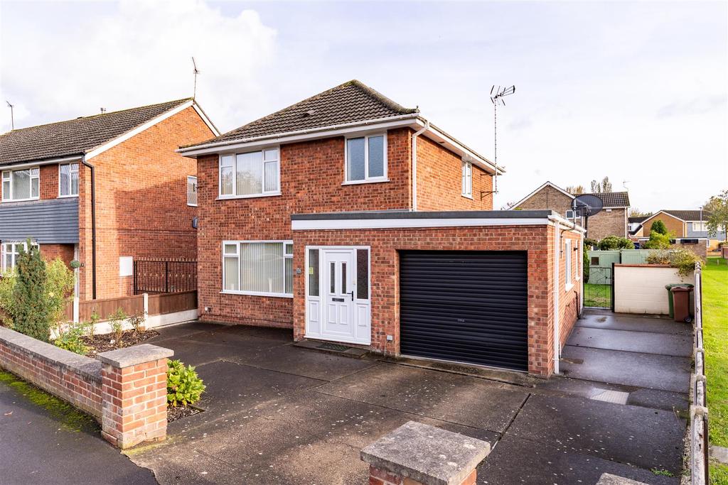Weymouth Crescent, Scunthorpe 3 bed detached house £200,000