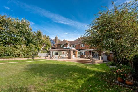 63 First Avenue, Worthing, BN14 9NP