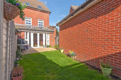 7 Cambrian Way, Worthing, BN13 1FE
