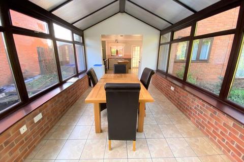 5 bedroom detached house to rent, Carter Grove, Hereford