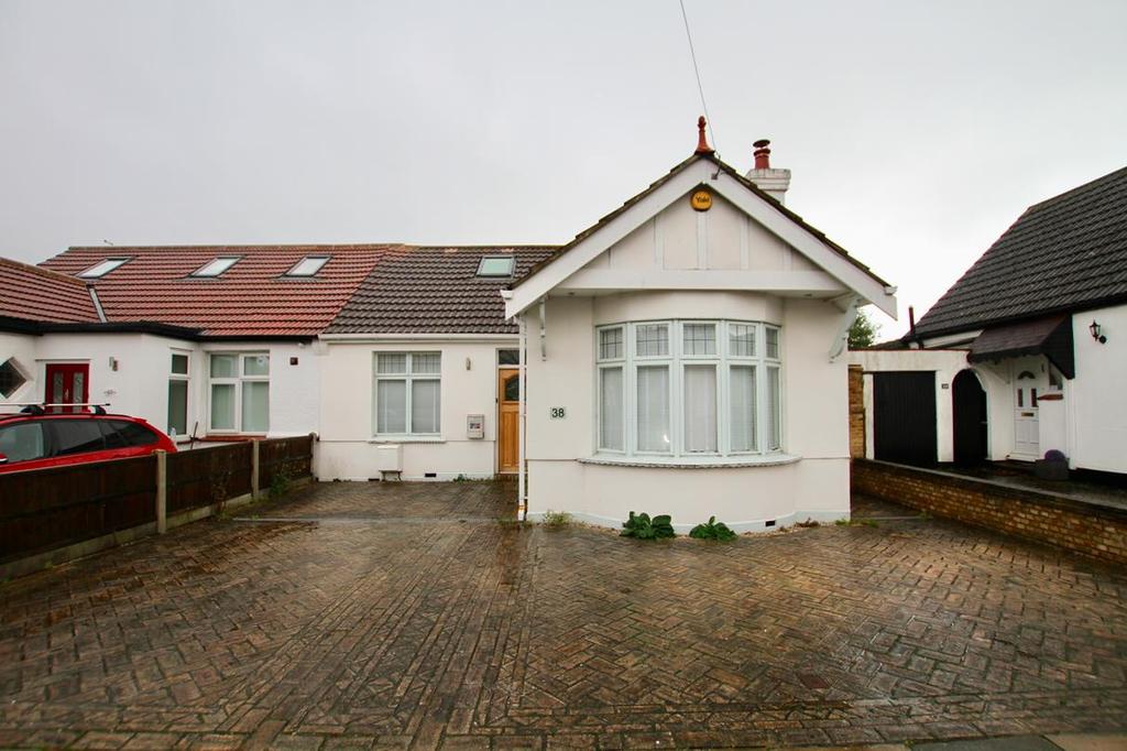 Recreation Avenue, LeighOnSea 3 bed semidetached bungalow £425,000