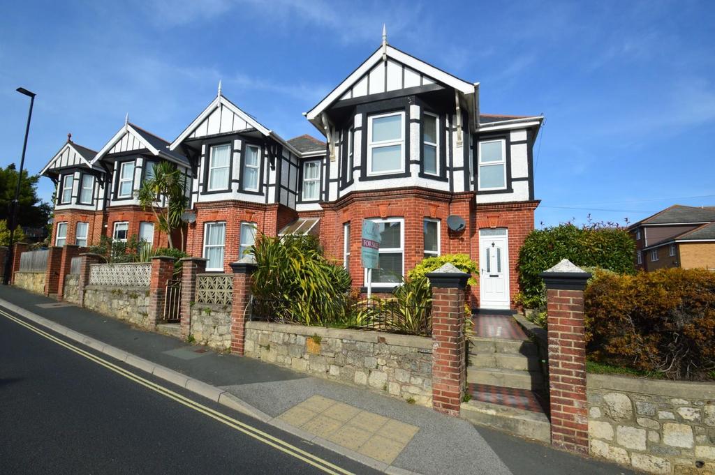 St. Johns Road, Ryde 3 bed detached house £285,000