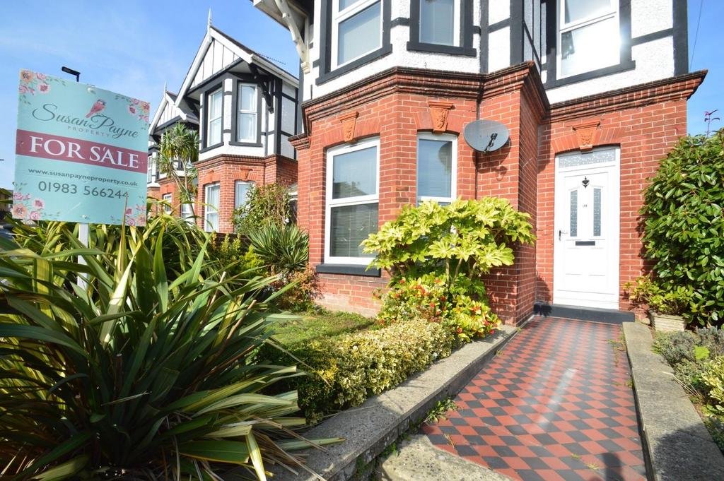 St. Johns Road, Ryde 3 bed detached house £285,000