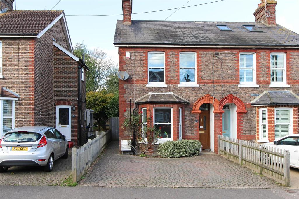 Queens Road, Haywards Heath 2 bed semidetached house £1,175 pcm (£