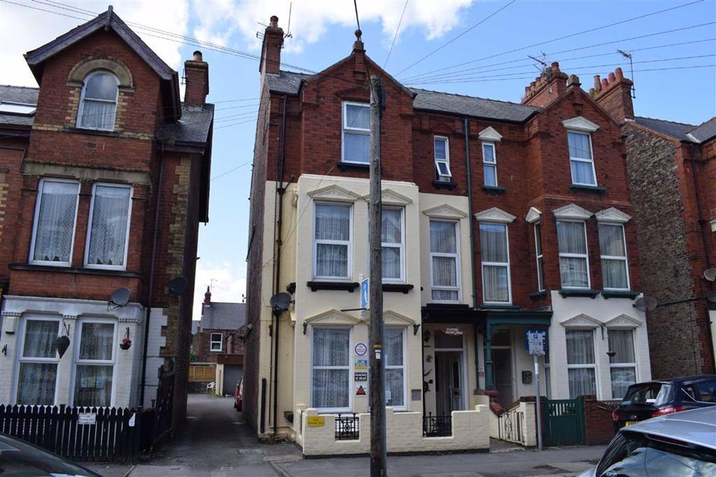 Marshall Avenue, Bridlington, East Yorkshire 5 bed block of apartments for sale £165,000