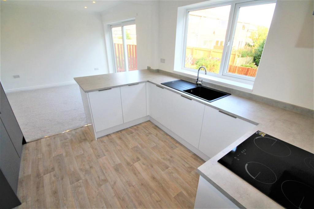Kitchen...JPG