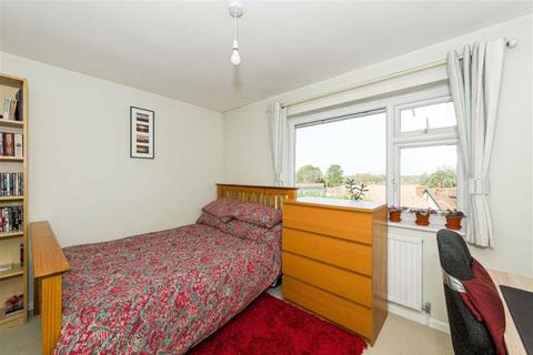 19 The Orchard, Epsom, KT17 1NN