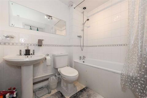 19 The Orchard, Epsom, KT17 1NN