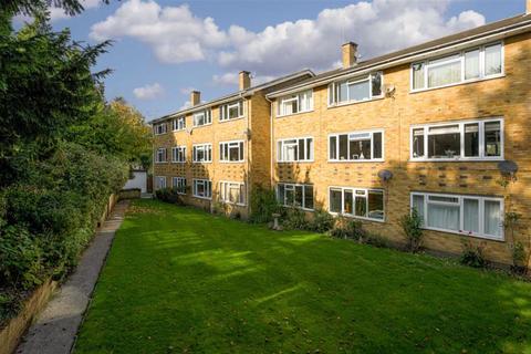 19 The Orchard, Epsom, KT17 1NN